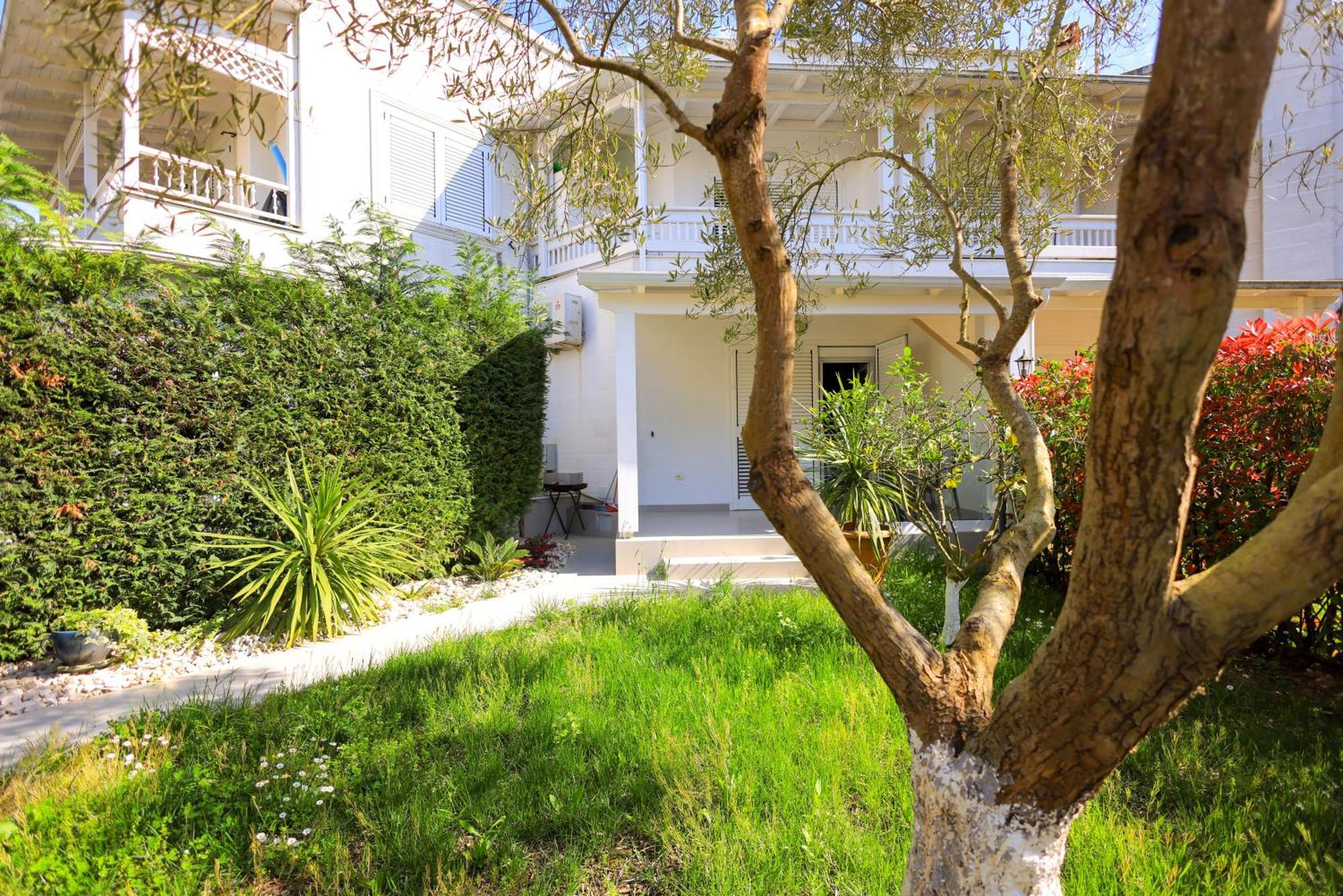 Grandstay Villa Perla Resort Durrës Esterno foto